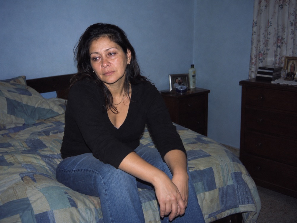 Mujer triste y sola